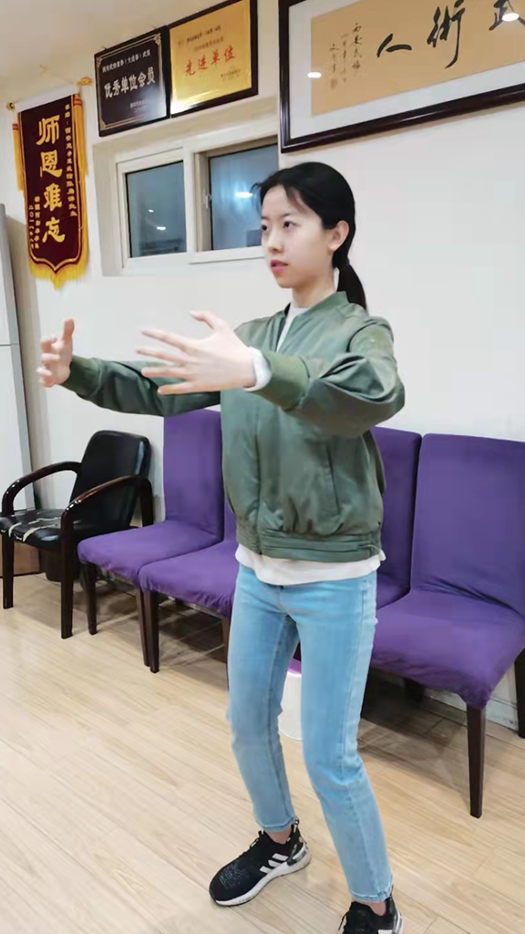 yiquan zhanzhuang teenage student cheng bao stance standing practice